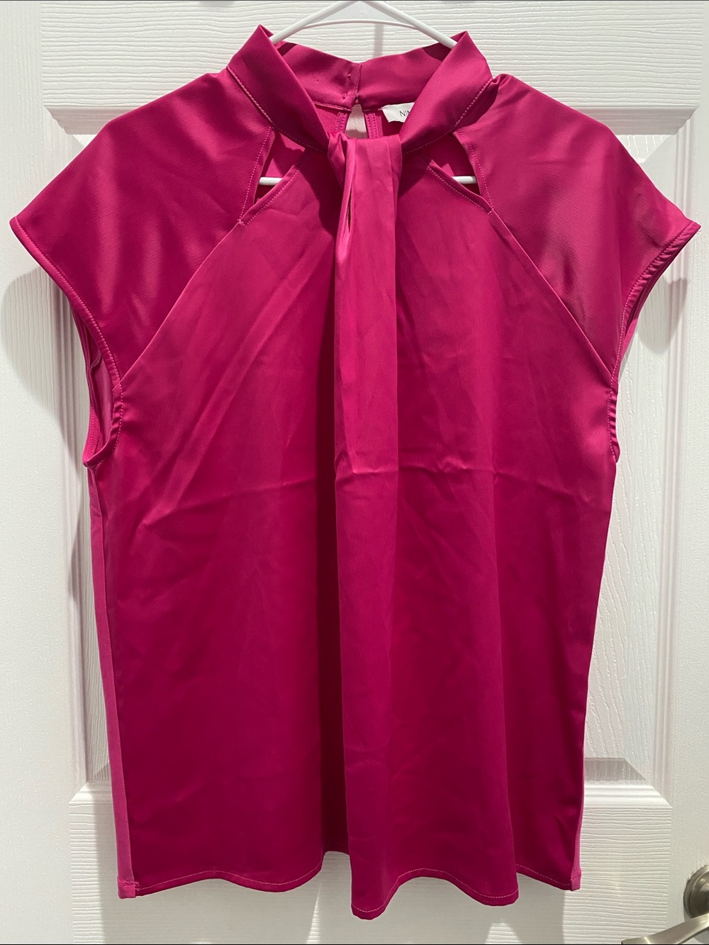 NWT! Sleeveless Tie Neck Blouse - Fuchsia Pink 🩷